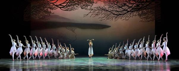 【上?！俊吨禧q》歸來&ldquo;水晶宮&rdquo;,&ldquo;吉祥之鳥&rdquo;性靈起舞